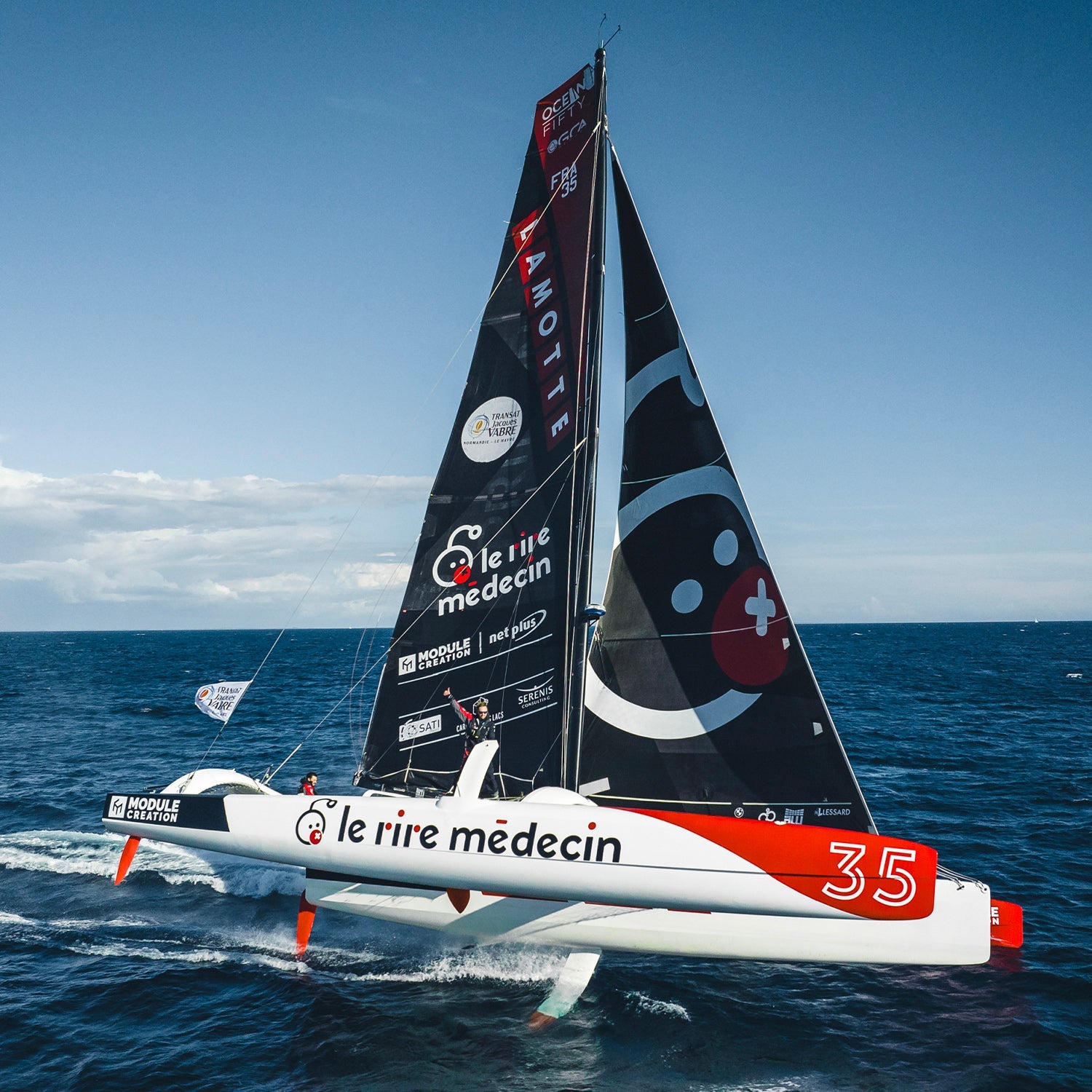 Luke Berry's boat at sea on it's side gliding through the blue water on a sunny day//© Luke Berry | Pierre Bouras - Lamotte Module Creation